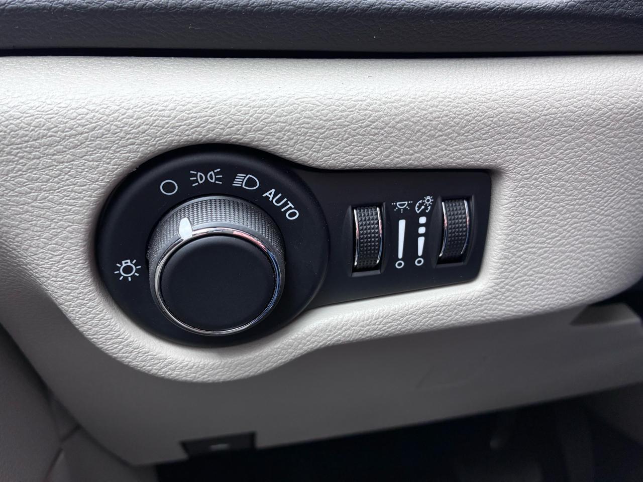 Chrysler Voyager LX 2024