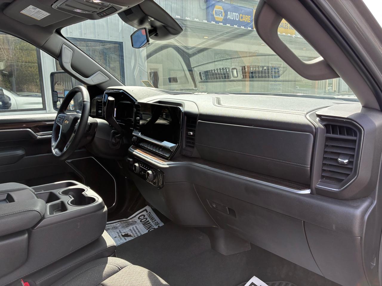 Chevrolet Silverado 2500HD LT Crew Cab Long Box 4WD 2025