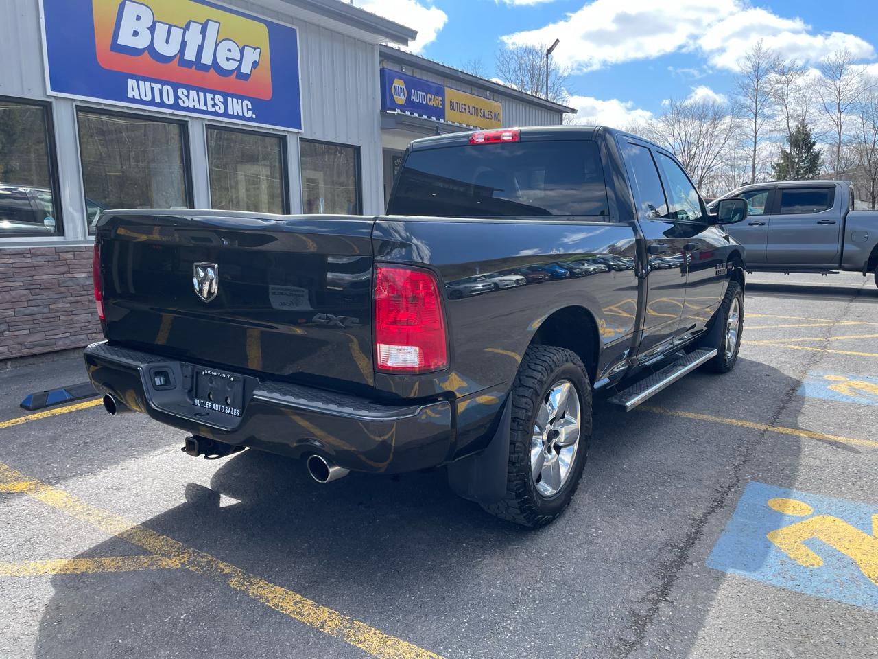 RAM 1500 Classic Tradesman Quad Cab 4WD 2019