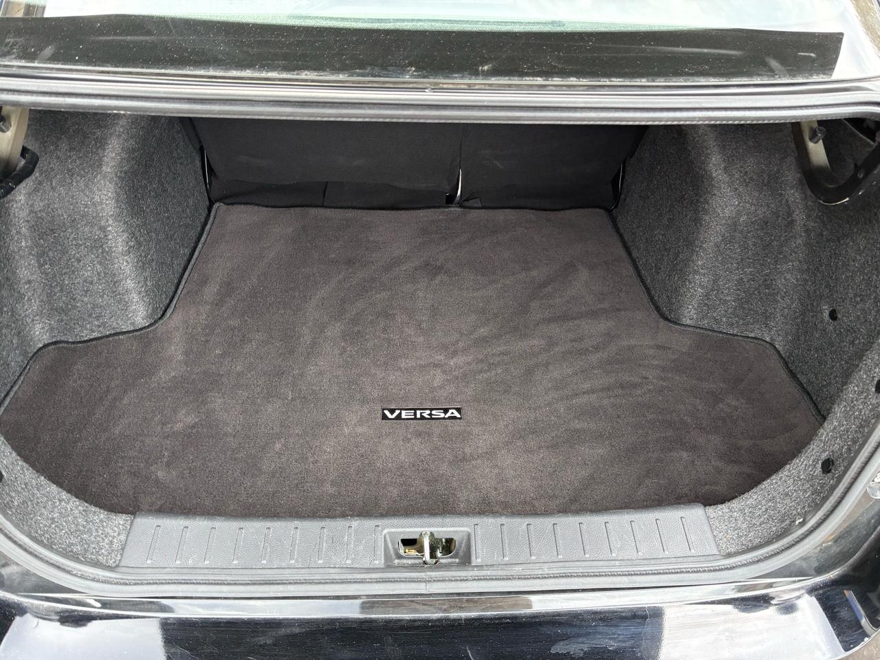 Nissan Versa SV 2020