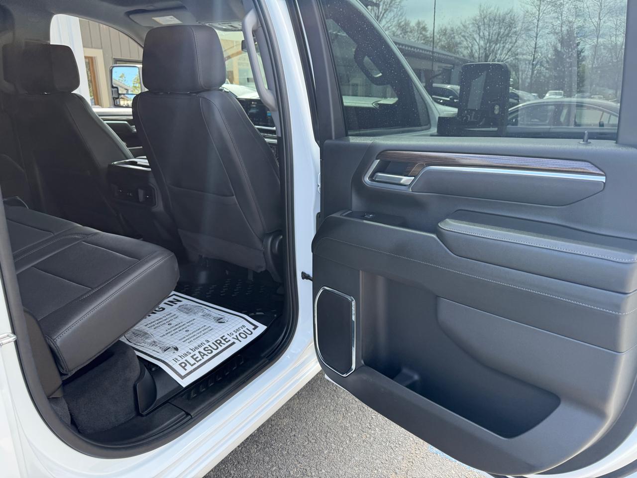 Chevrolet Silverado 3500HD LT Crew Cab 4WD 2025