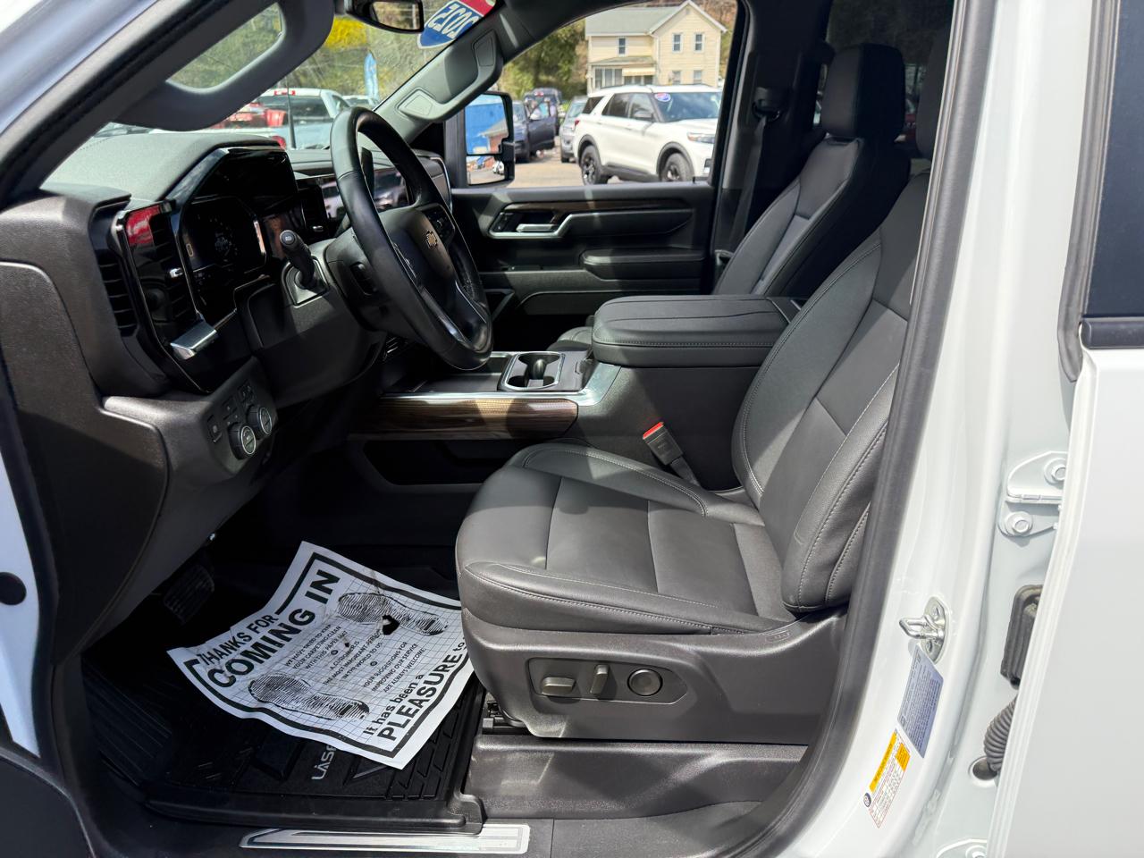 Chevrolet Silverado 3500HD LT Crew Cab 4WD 2025