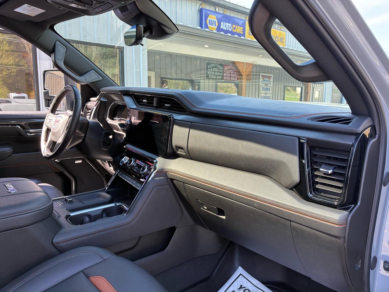 GMC Sierra 2500HD AT4 Crew Cab 4WD 2024