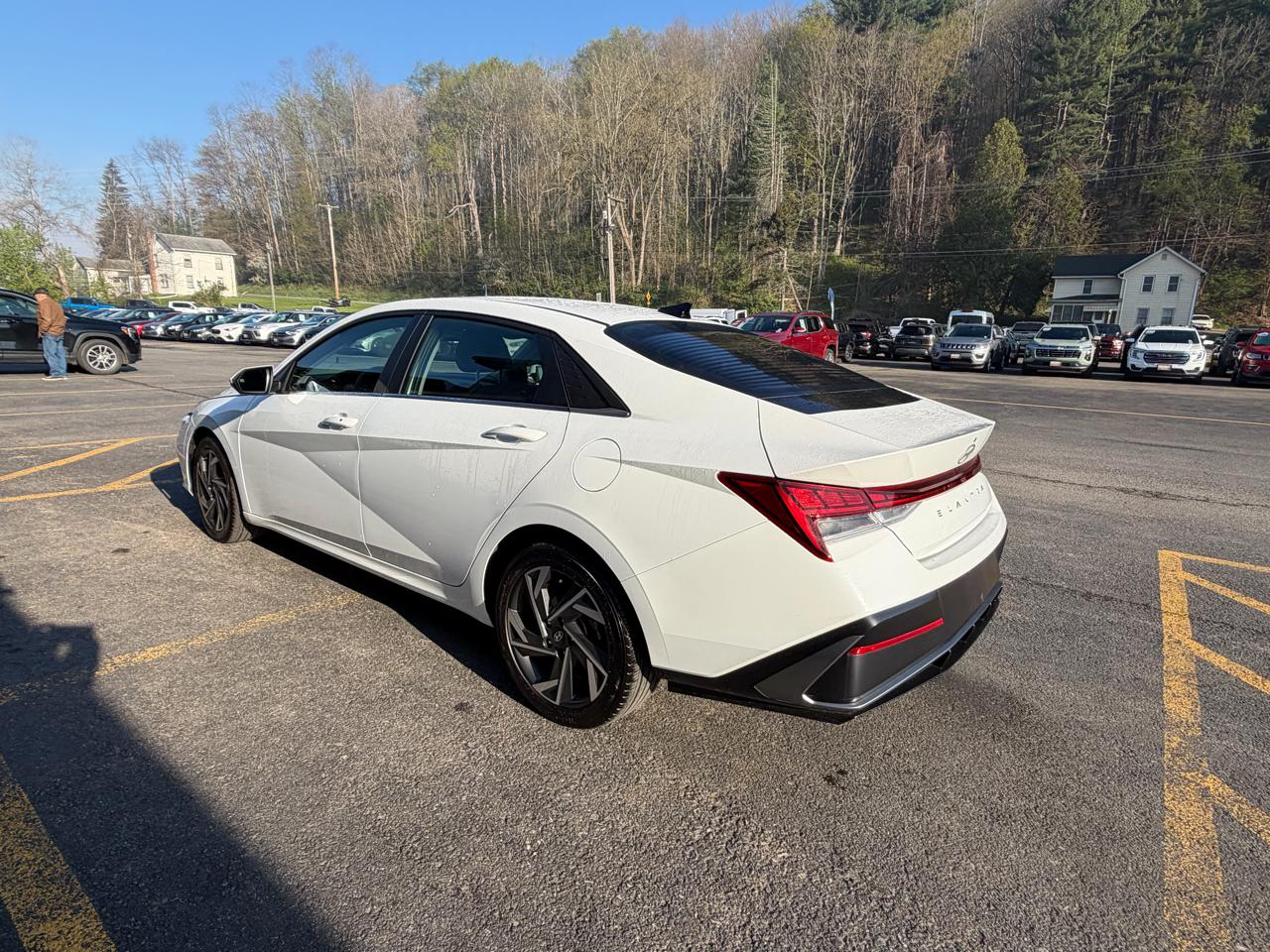 Hyundai Elantra SEL 2024