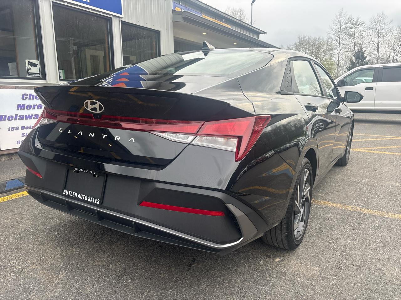 Hyundai Elantra SEL Sport 2025