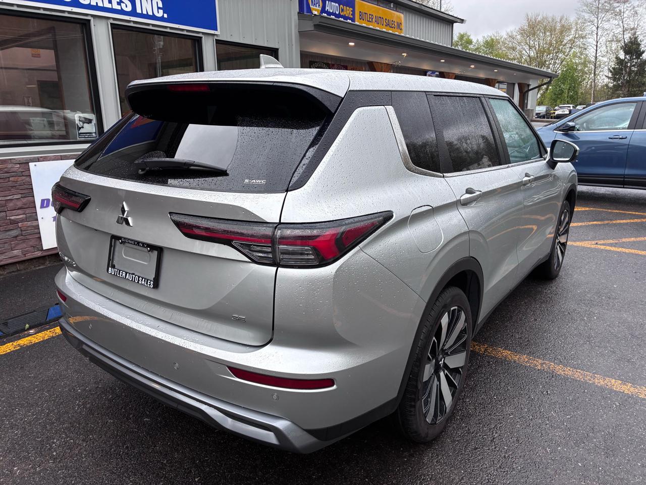 Mitsubishi Outlander SE 4WD 2025