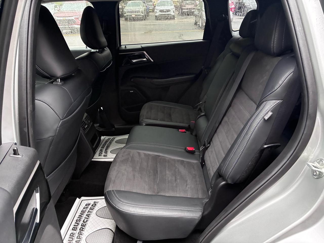 Mitsubishi Outlander SE 4WD 2025