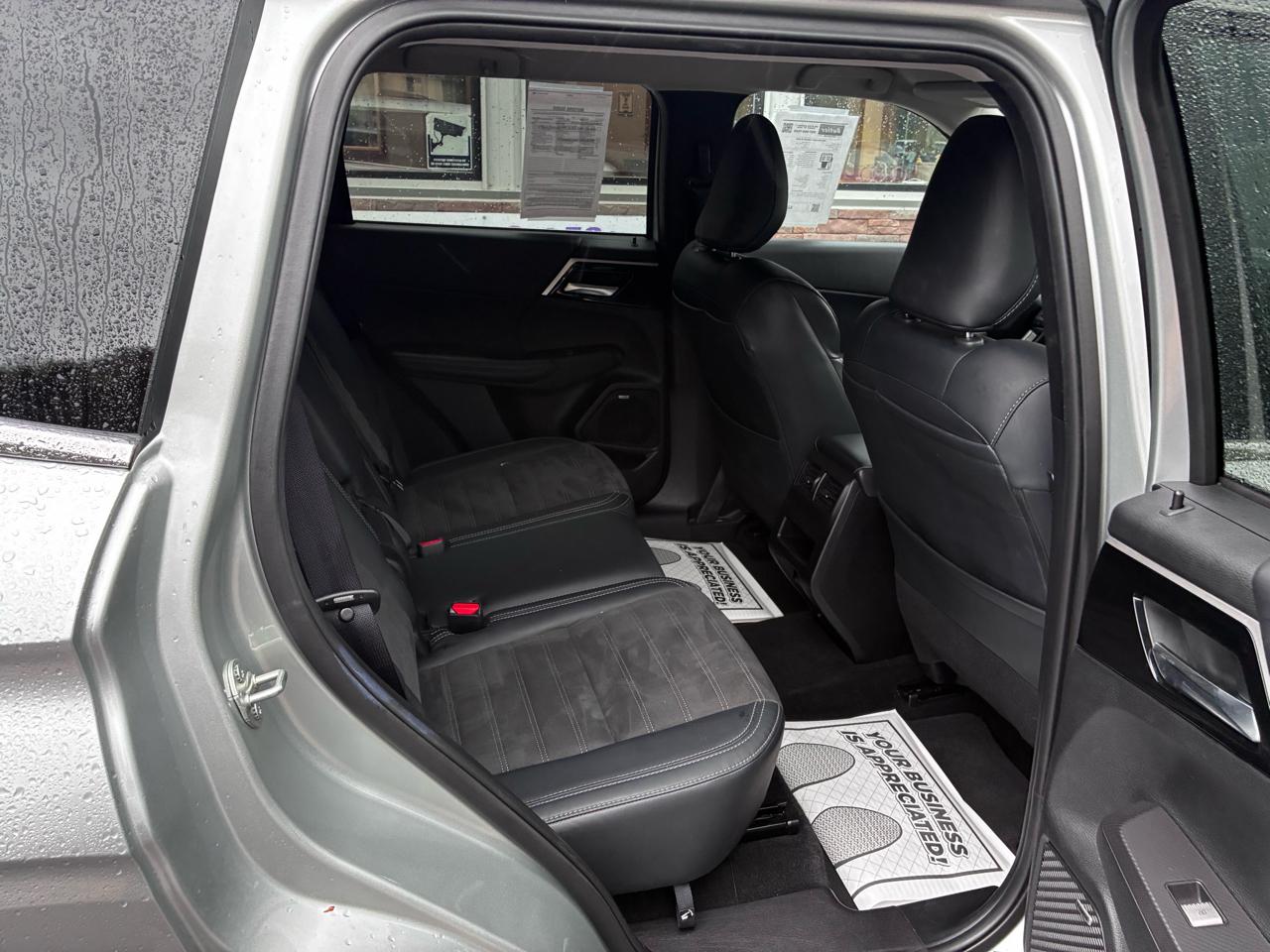Mitsubishi Outlander SE 4WD 2025