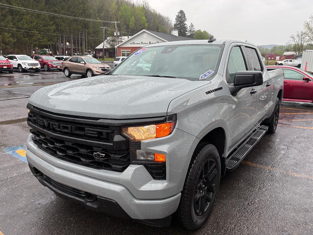 Chevrolet Silverado 1500 Custom Crew Cab 4WD 2024