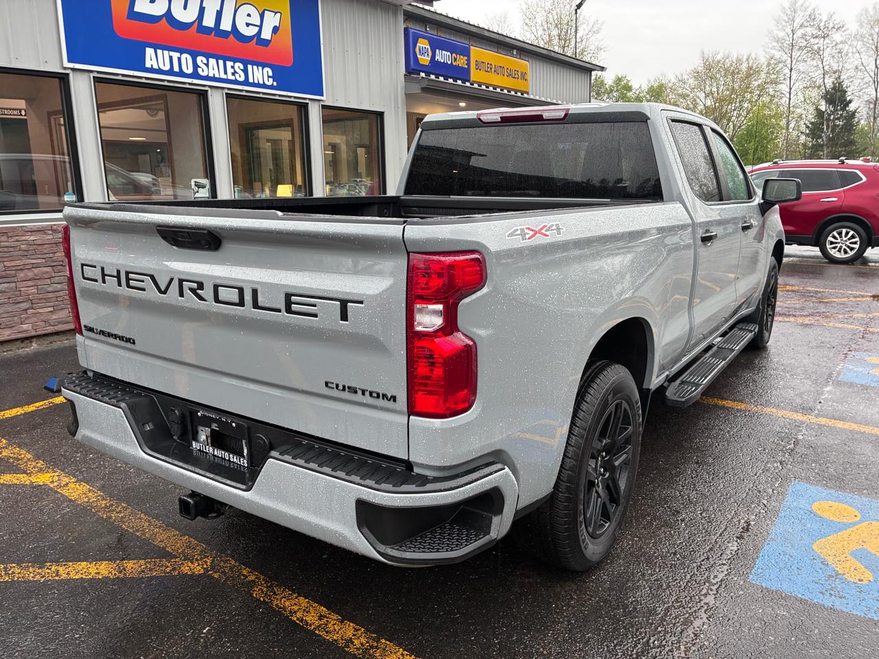 Chevrolet Silverado 1500 Custom Crew Cab 4WD 2024