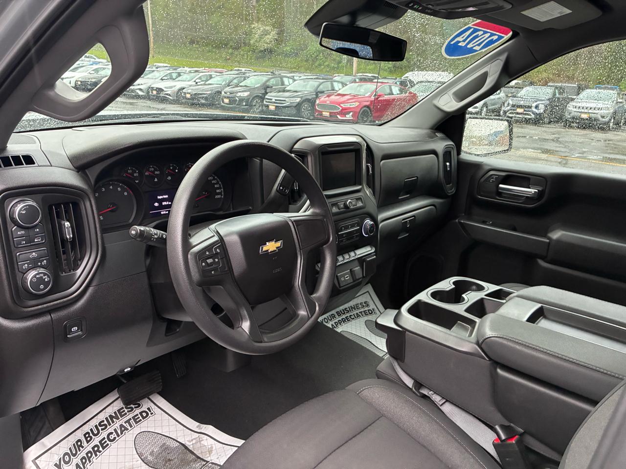 Chevrolet Silverado 1500 Custom Crew Cab 4WD 2024