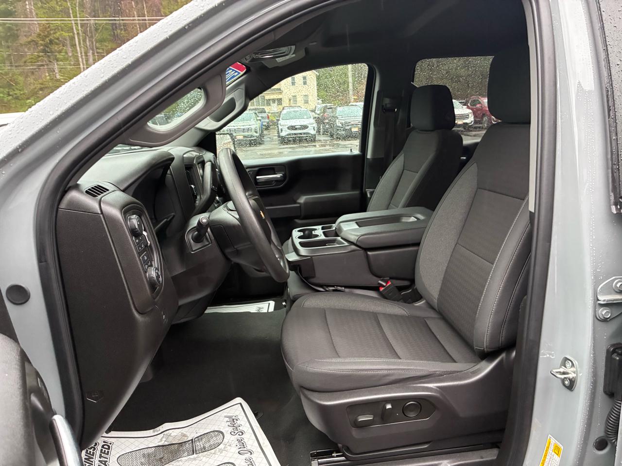 Chevrolet Silverado 1500 Custom Crew Cab 4WD 2024