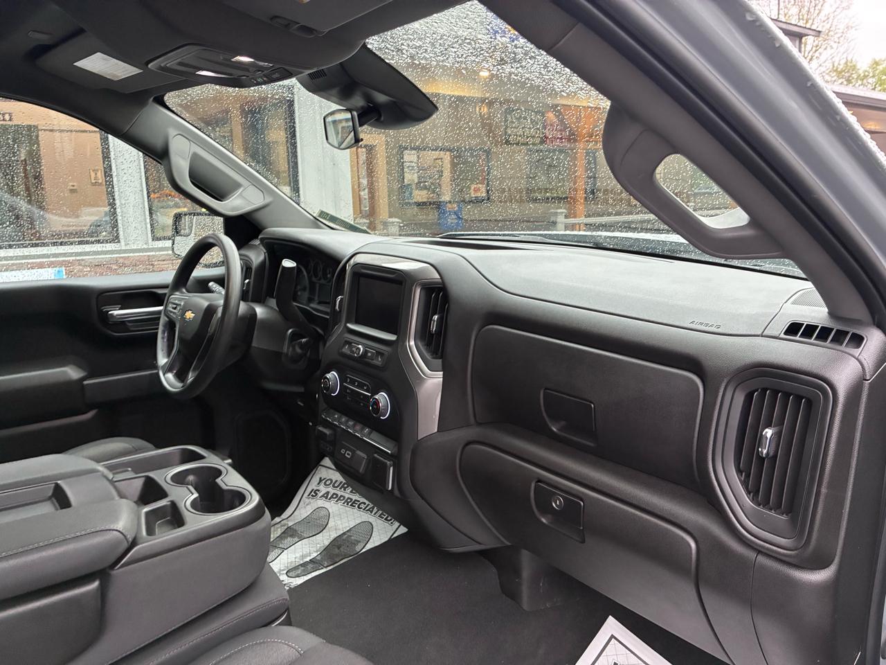Chevrolet Silverado 1500 Custom Crew Cab 4WD 2024