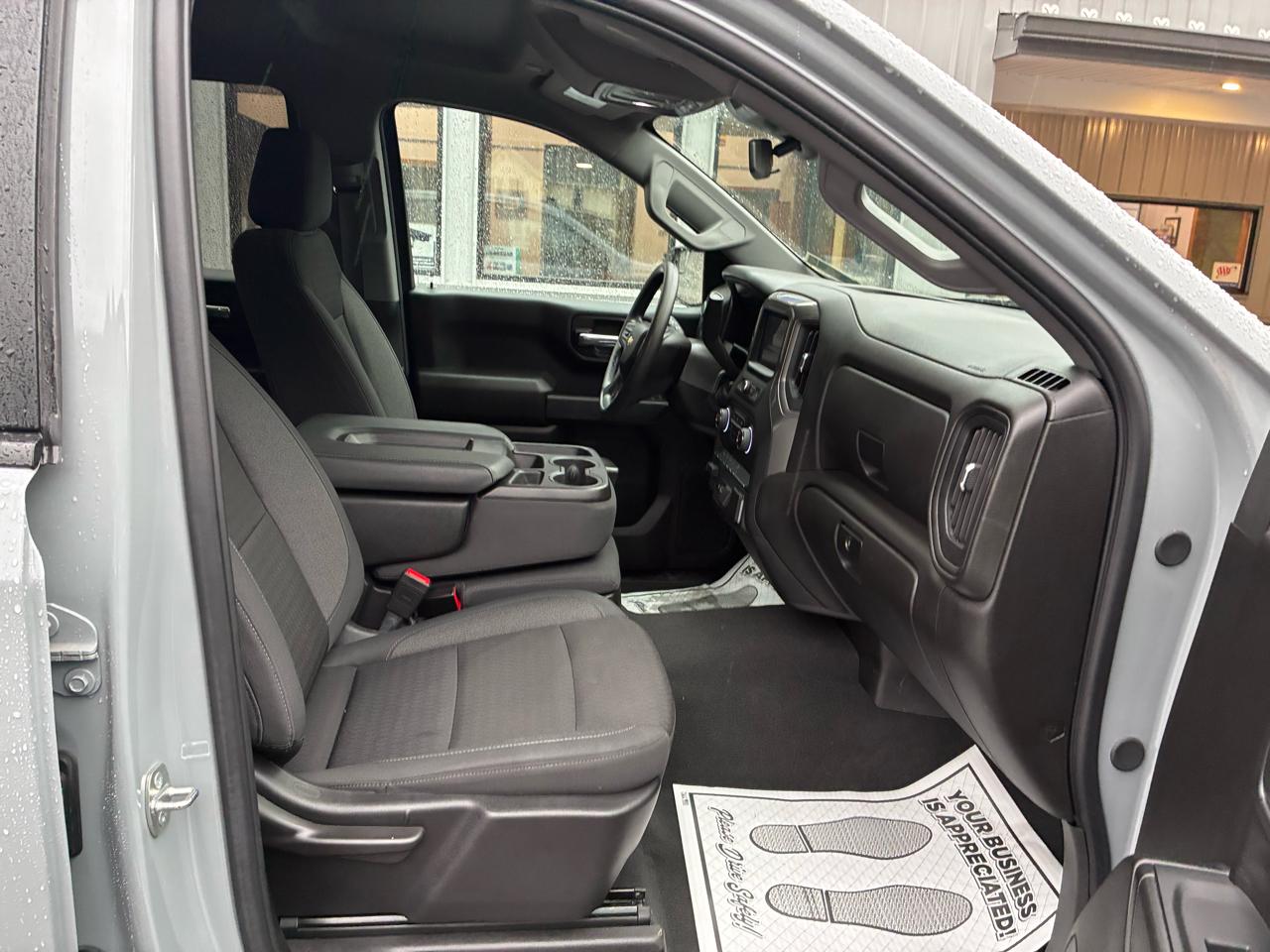 Chevrolet Silverado 1500 Custom Crew Cab 4WD 2024