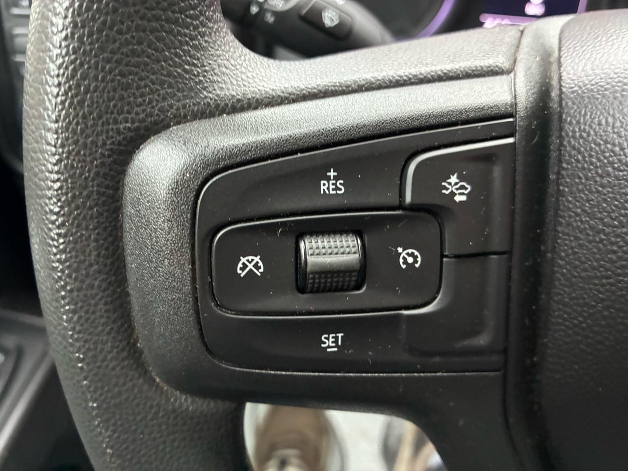 Chevrolet Silverado 1500 Custom Crew Cab 4WD 2024