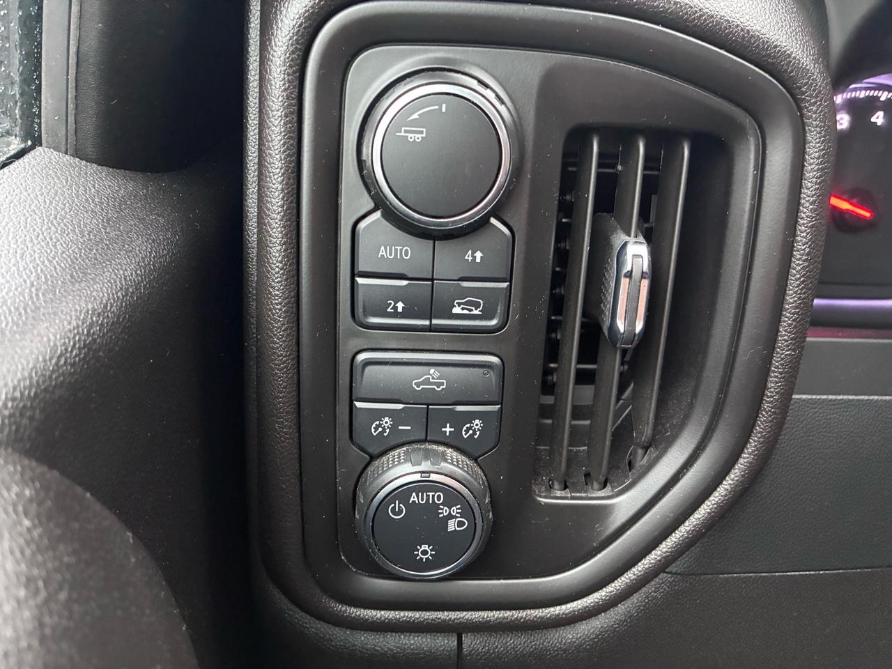 Chevrolet Silverado 1500 Custom Crew Cab 4WD 2024