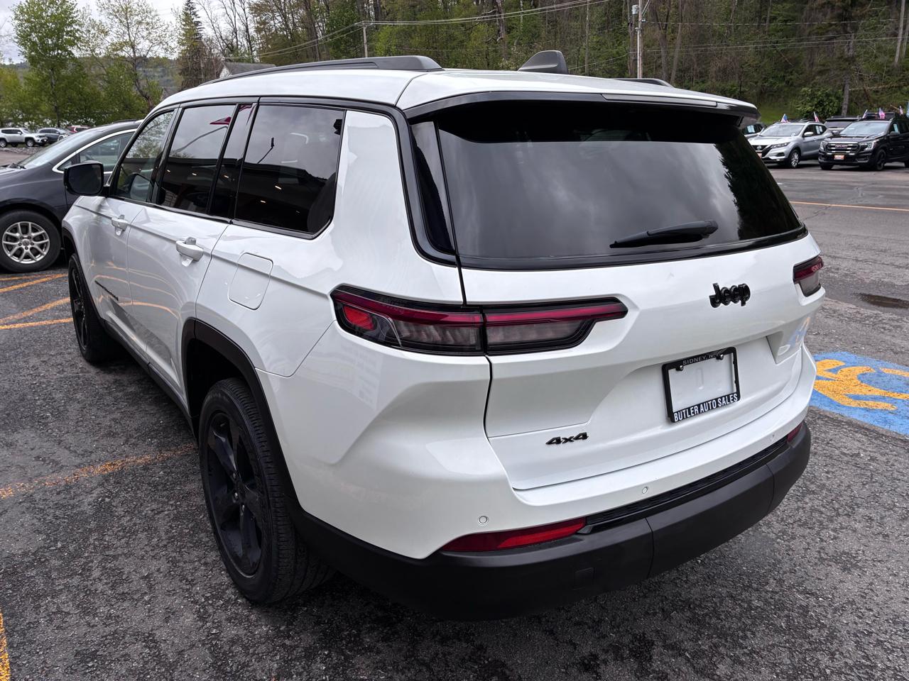 Jeep Grand Cherokee L Laredo 4WD 2023