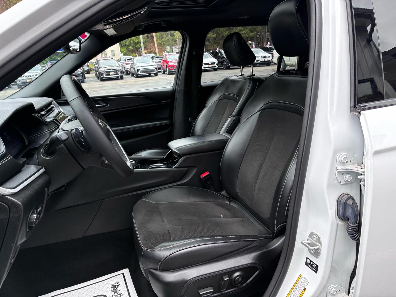 Jeep Grand Cherokee L Laredo 4WD 2023