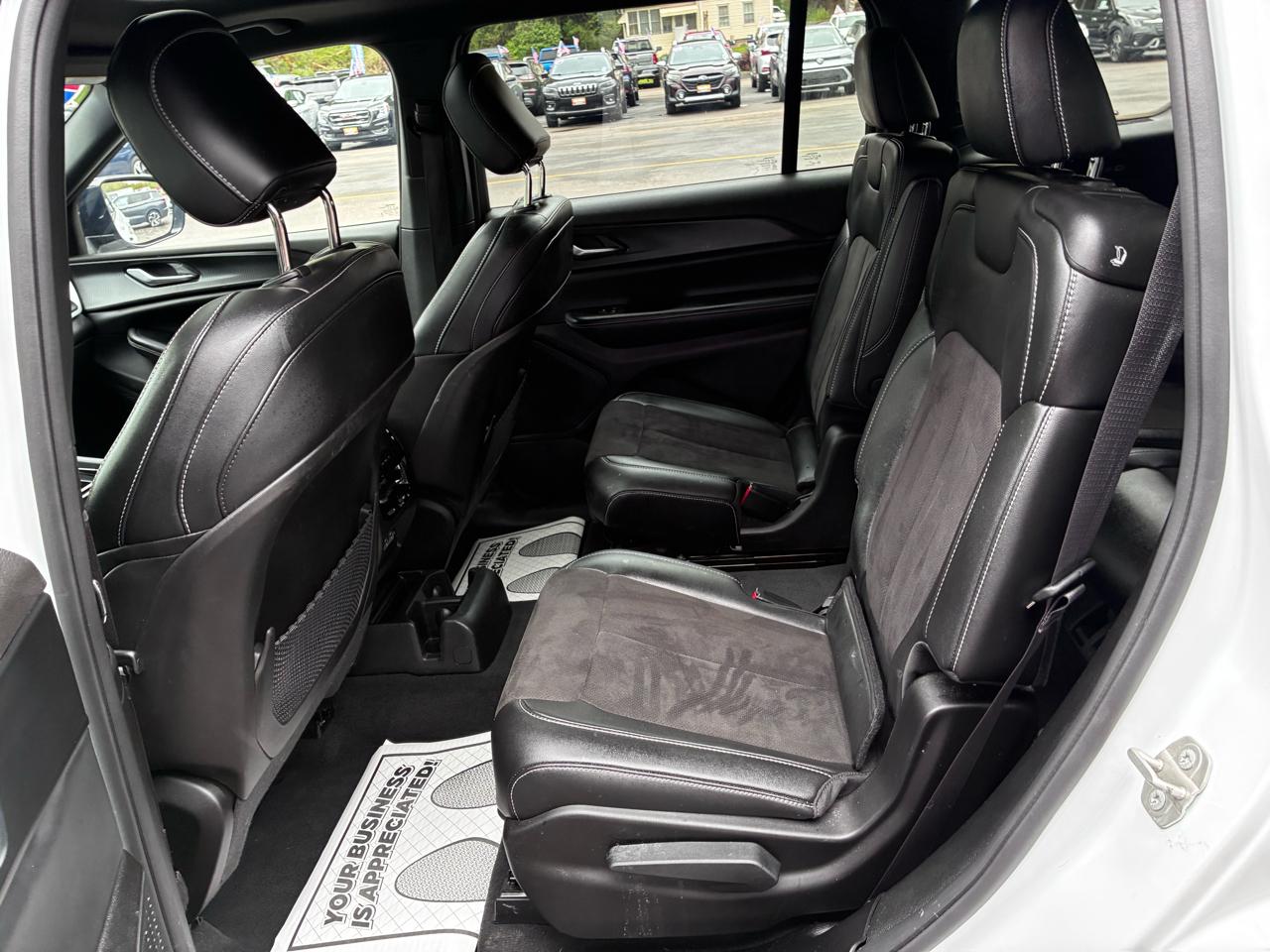 Jeep Grand Cherokee L Laredo 4WD 2023