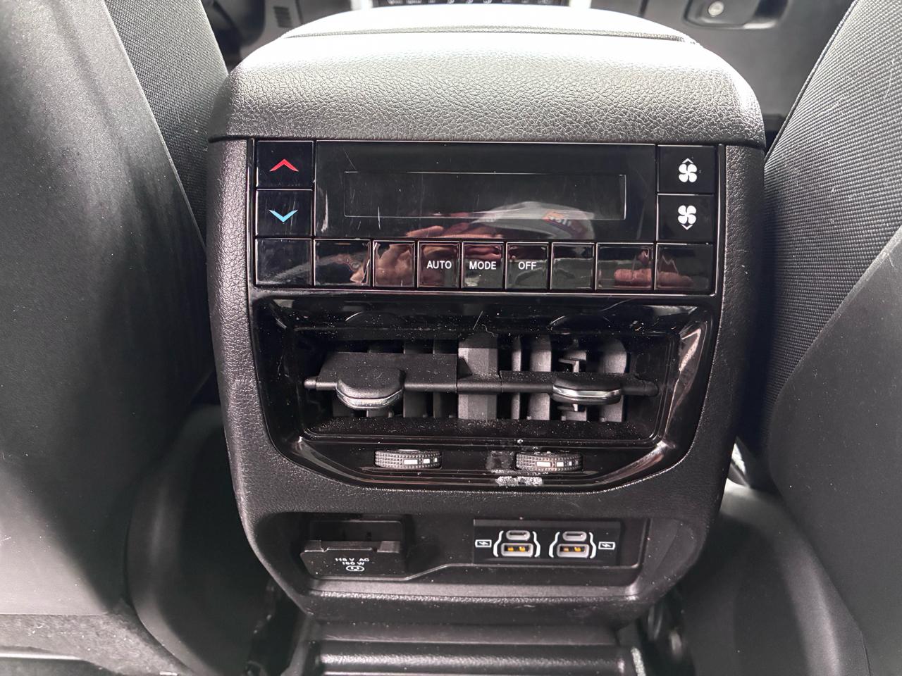 Jeep Grand Cherokee L Laredo 4WD 2023