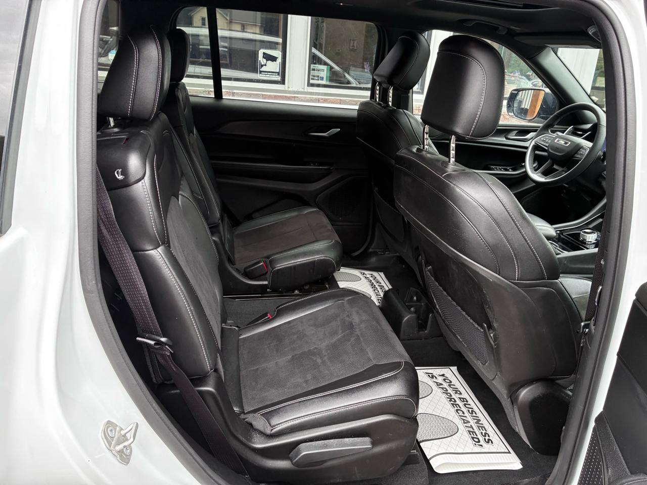 Jeep Grand Cherokee L Laredo 4WD 2023