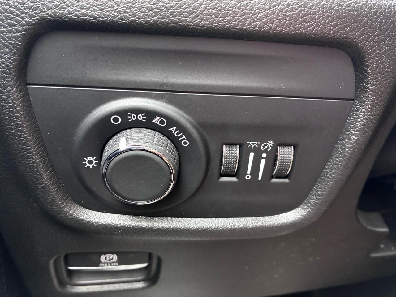 Jeep Grand Cherokee L Laredo 4WD 2023