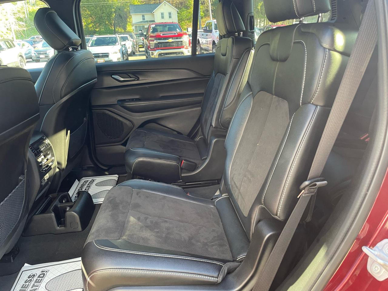 Jeep Grand Cherokee L Laredo 4WD 2023