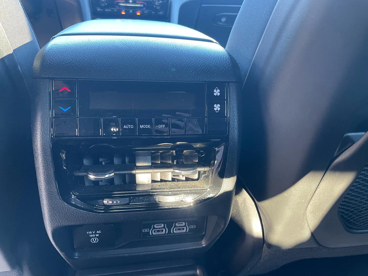 Jeep Grand Cherokee L Laredo 4WD 2023