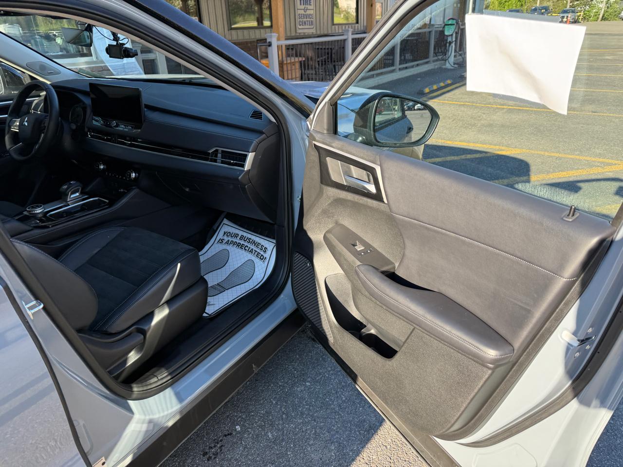 Mitsubishi Outlander SE 4WD 2025