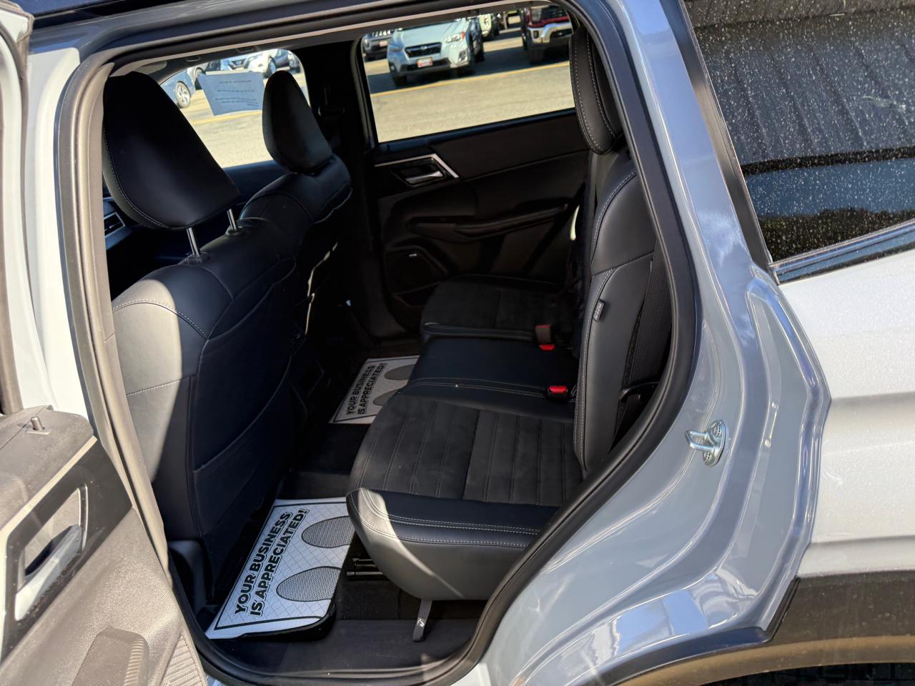 Mitsubishi Outlander SE 4WD 2025