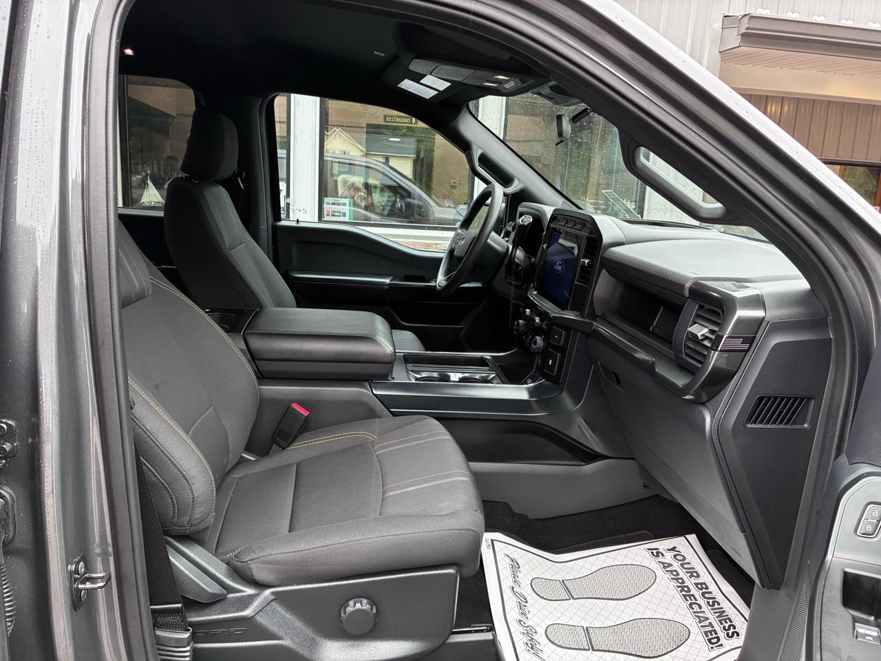 Ford F-150 STX SuperCrew 4WD 2024