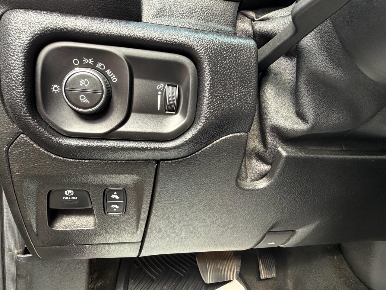 RAM 1500 Big Horn Quad Cab 4WD 2020