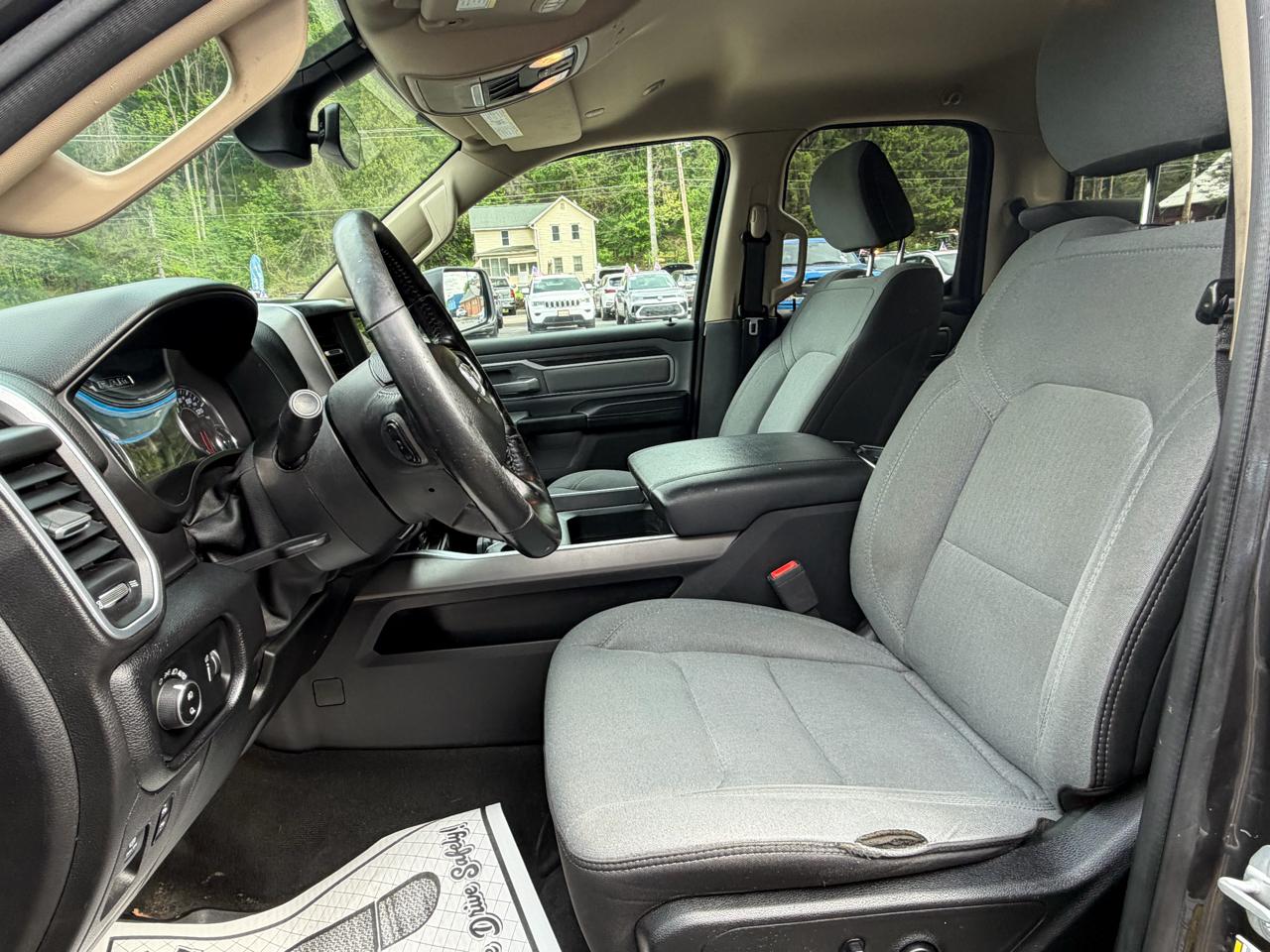 RAM 1500 Big Horn Quad Cab 4WD 2020