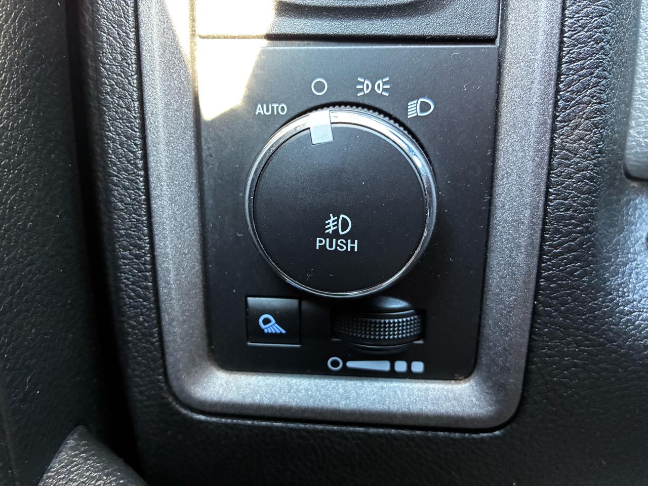 RAM 1500 Classic Tradesman Crew Cab SWB 4WD 2019