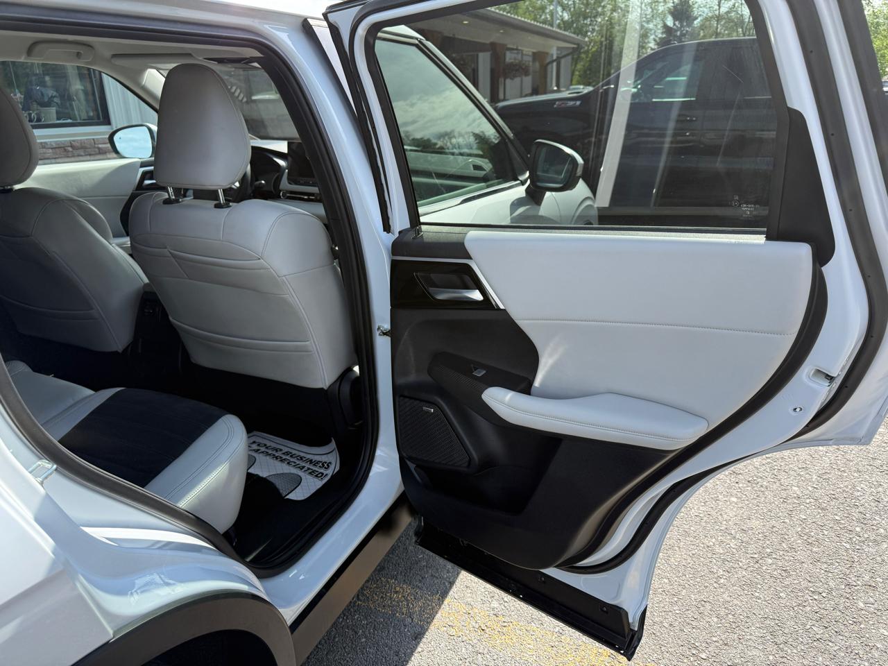 Mitsubishi Outlander SE 4WD 2025