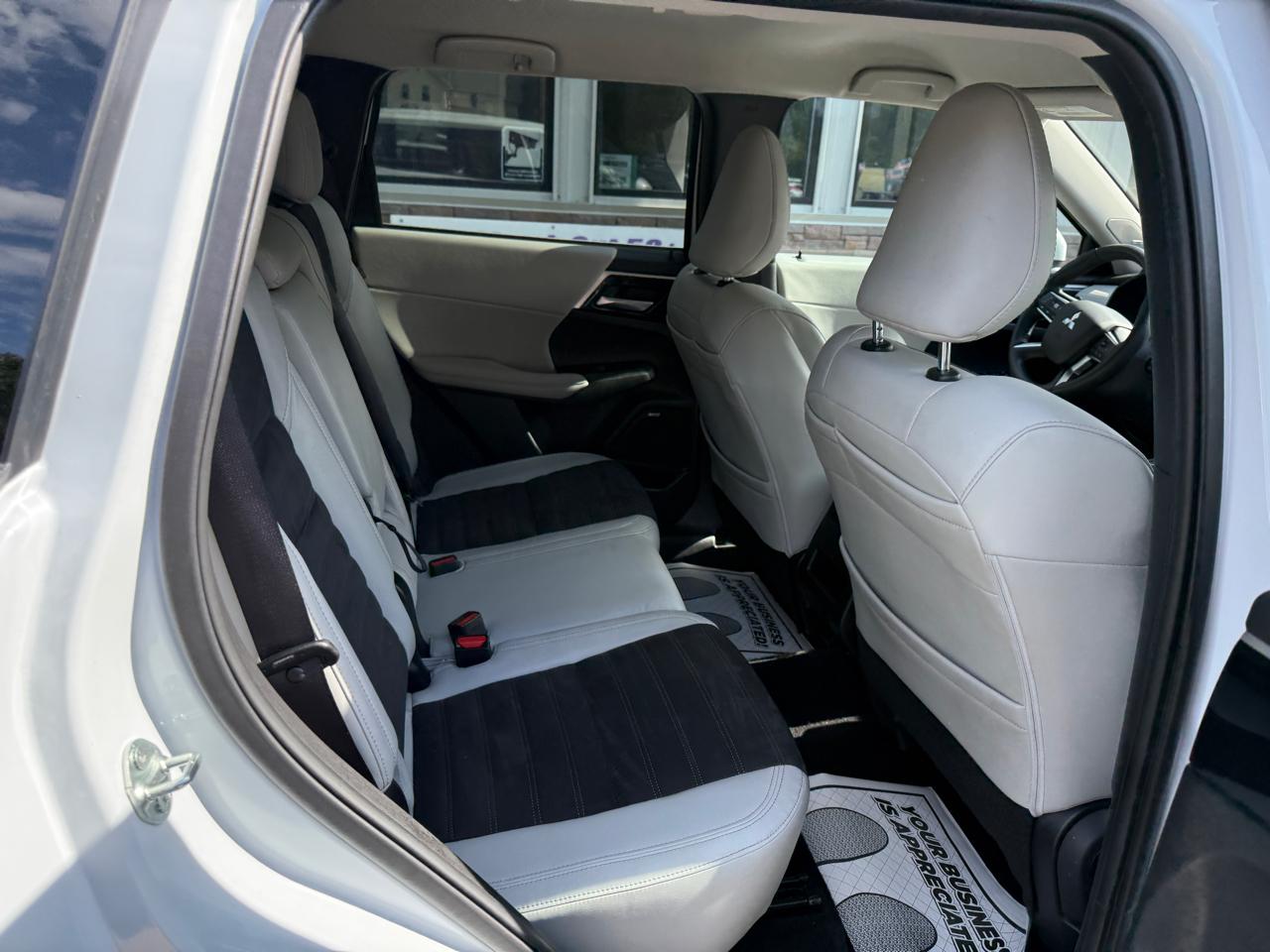 Mitsubishi Outlander SE 4WD 2025