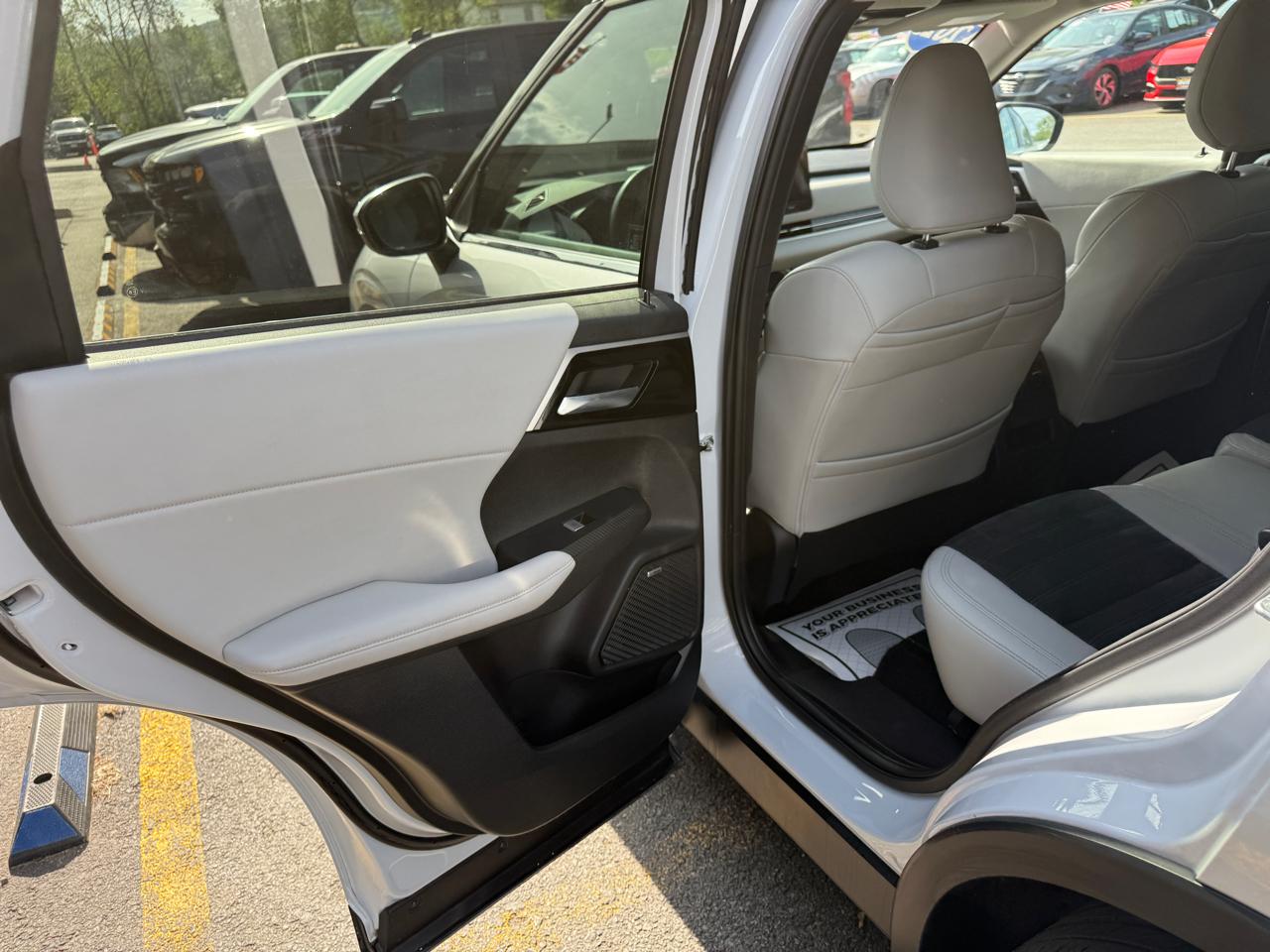 Mitsubishi Outlander SE 4WD 2025