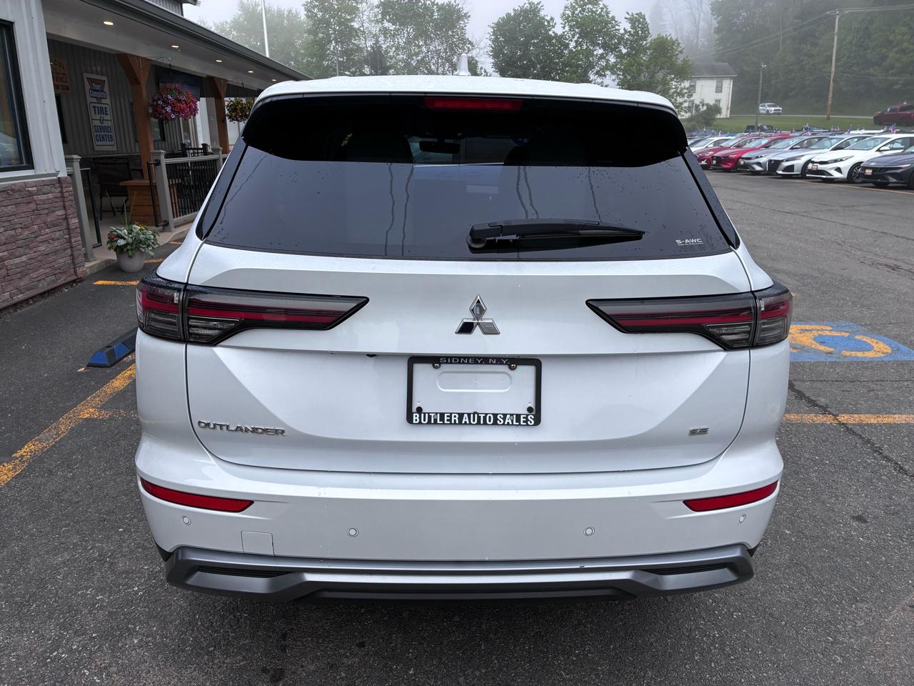Mitsubishi Outlander SE 4WD 2025