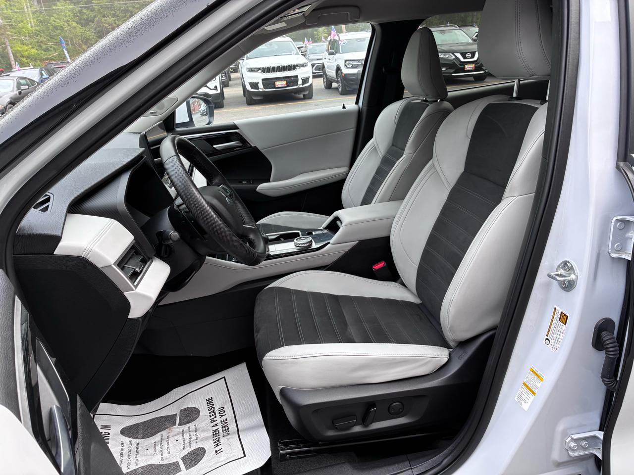 Mitsubishi Outlander SE 4WD 2025