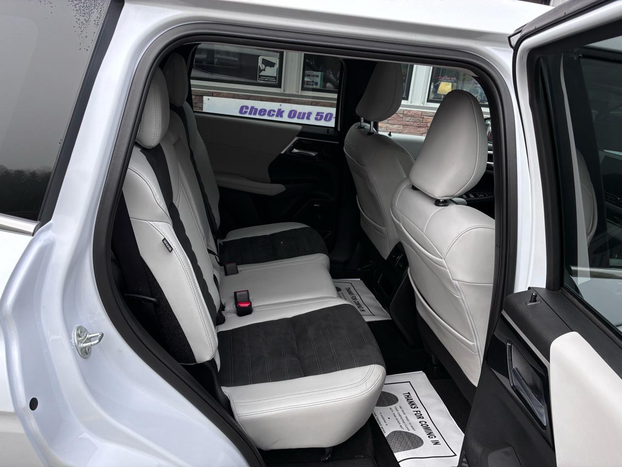Mitsubishi Outlander SE 4WD 2025