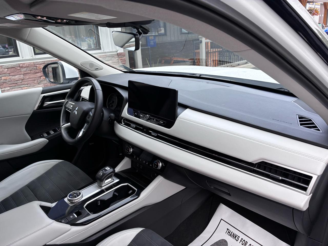 Mitsubishi Outlander SE 4WD 2025