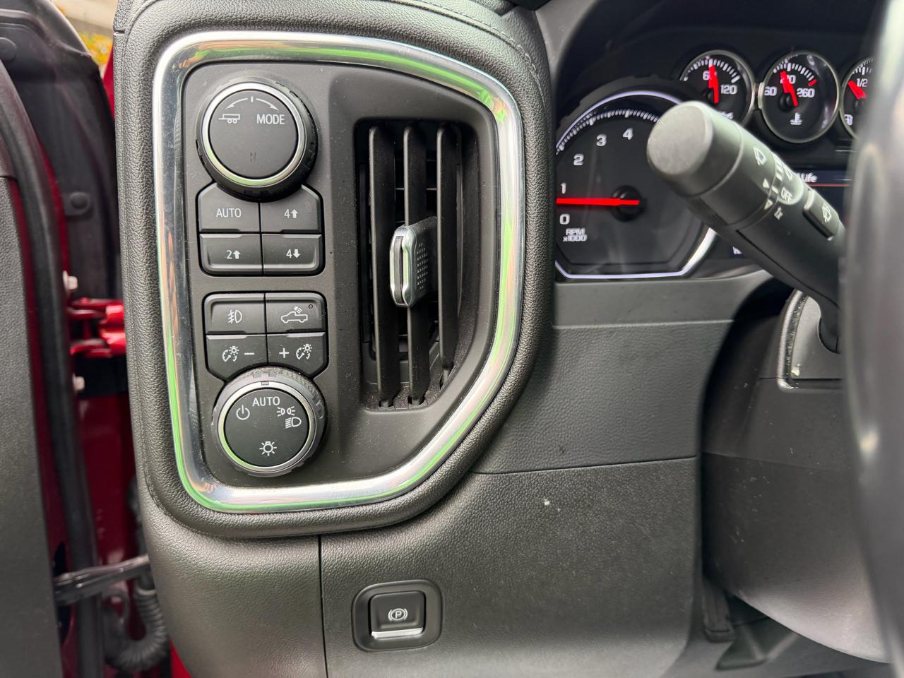Chevrolet Silverado 1500 LT Trail Boss Crew Cab Long Box 4WD 2021
