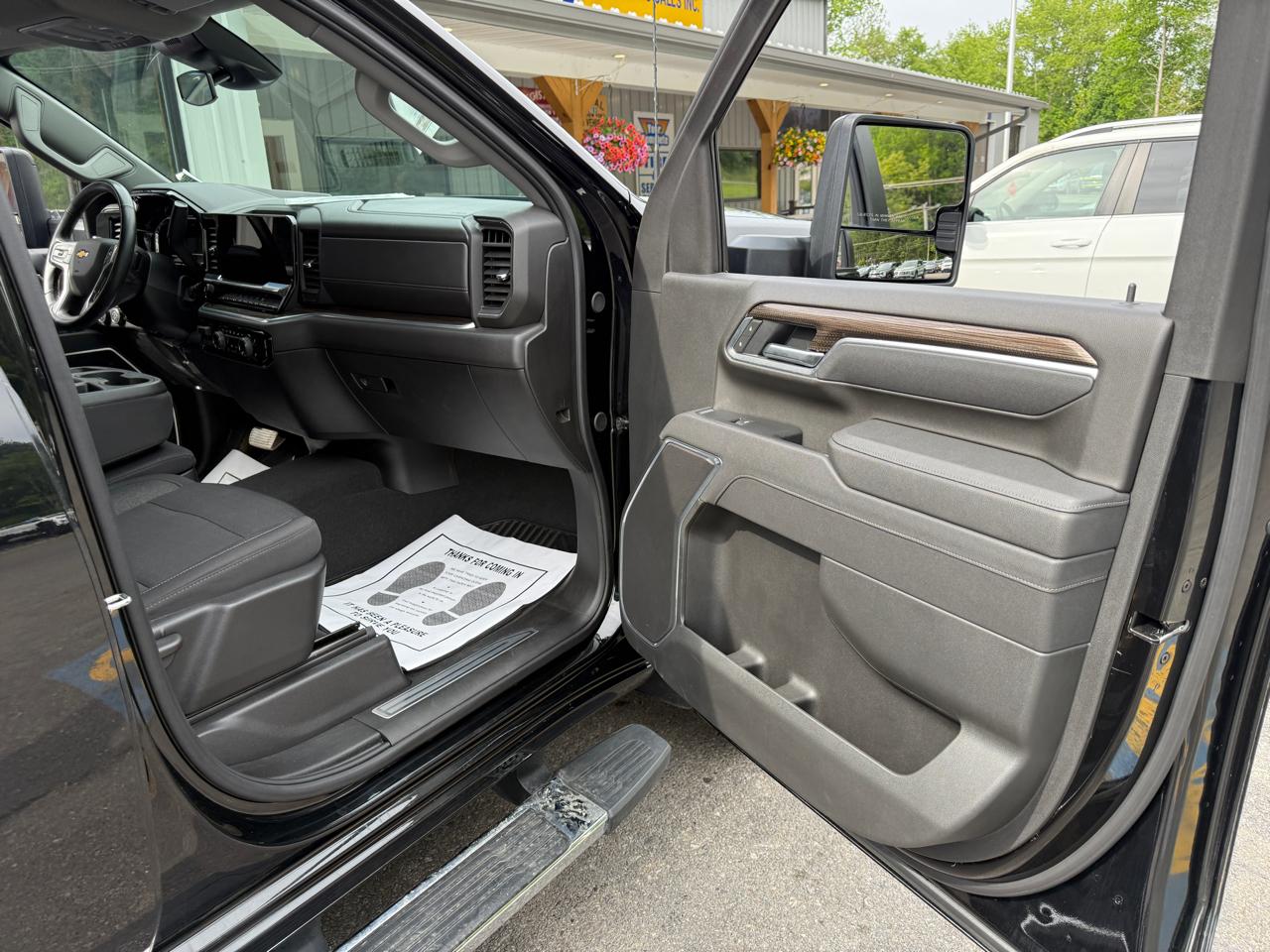Chevrolet Silverado 2500HD LT Crew Cab Long Box 4WD 2025