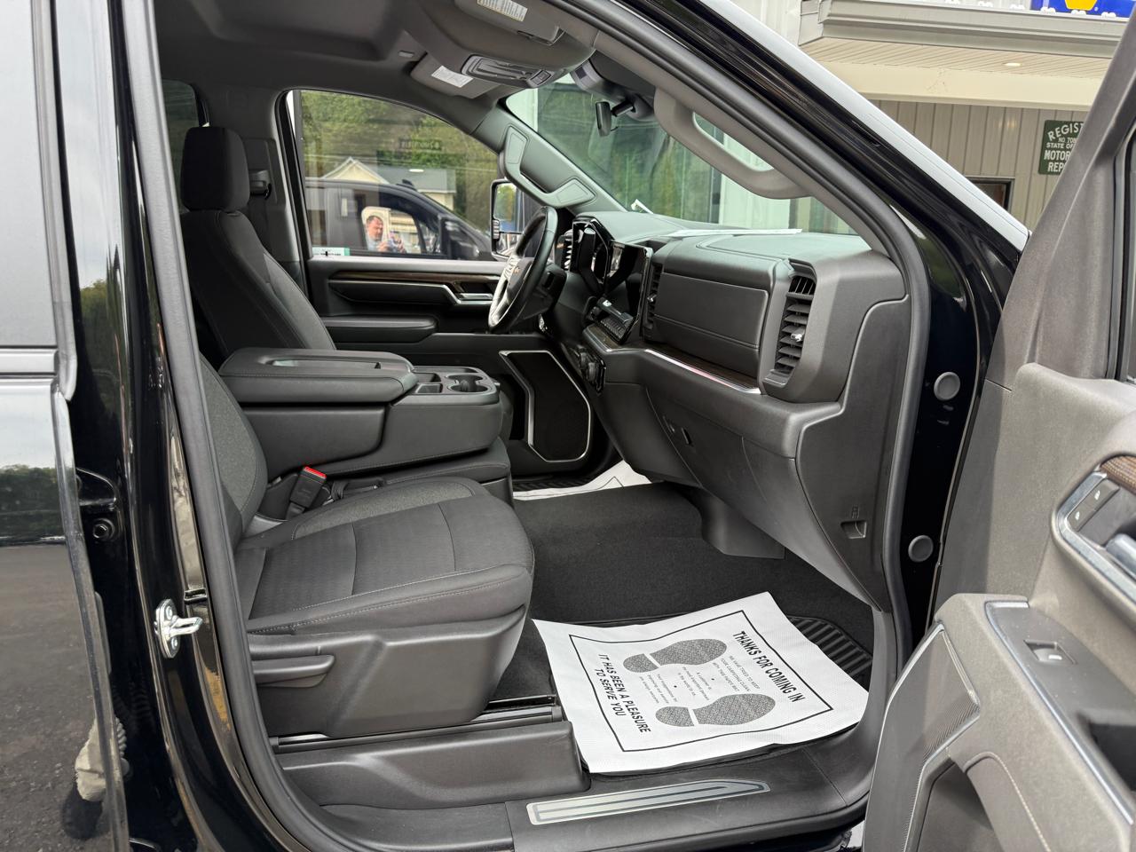 Chevrolet Silverado 2500HD LT Crew Cab Long Box 4WD 2025