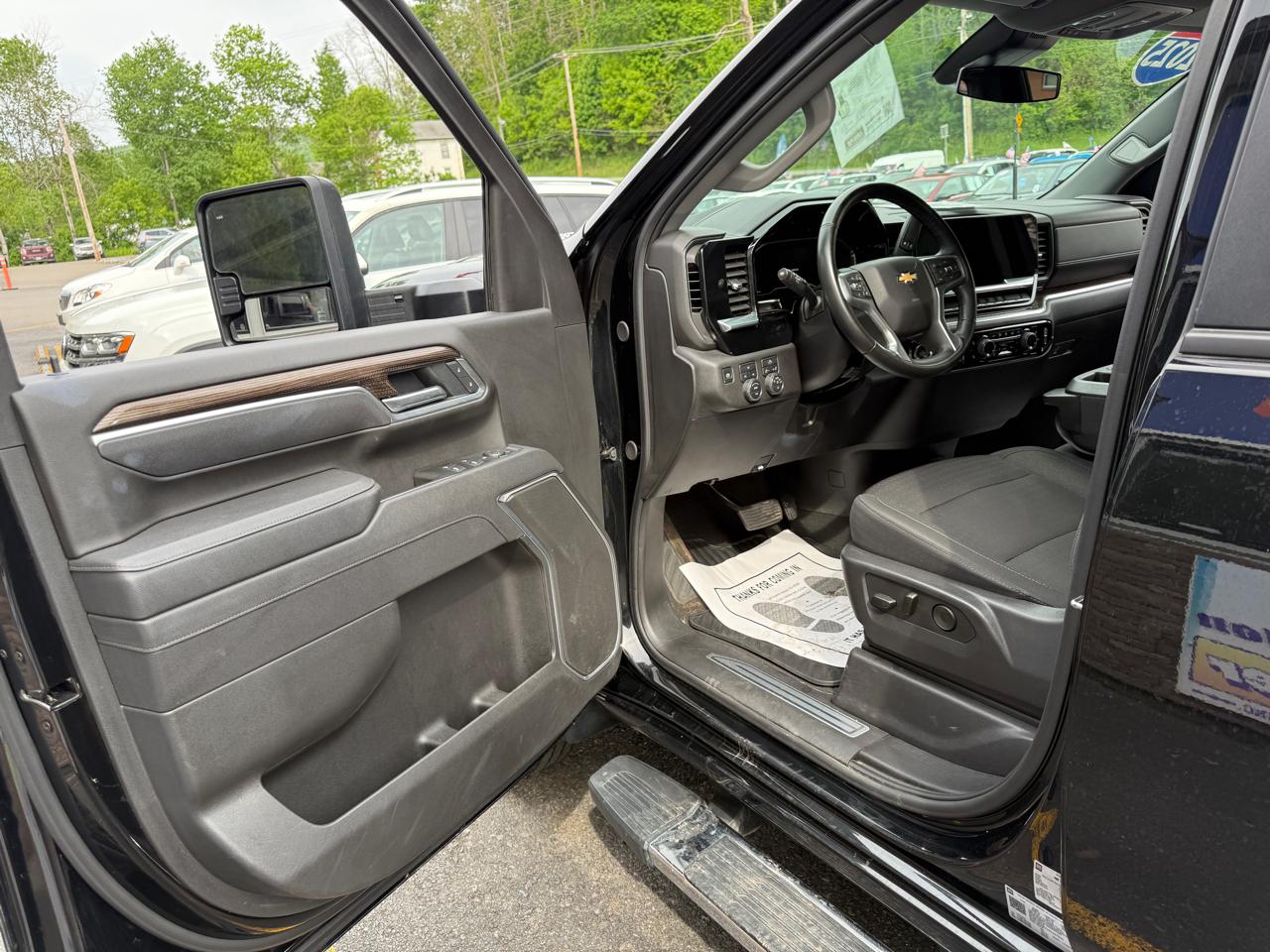 Chevrolet Silverado 2500HD LT Crew Cab Long Box 4WD 2025