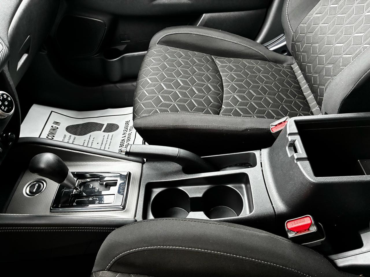 Mitsubishi Outlander Sport 2.0 ES 4WD 2024