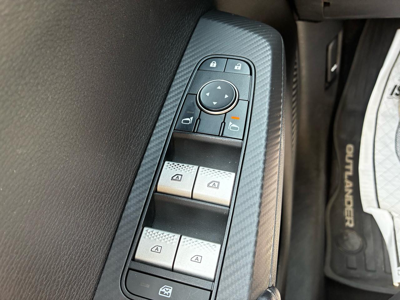 Mitsubishi Outlander SE 4WD 2022