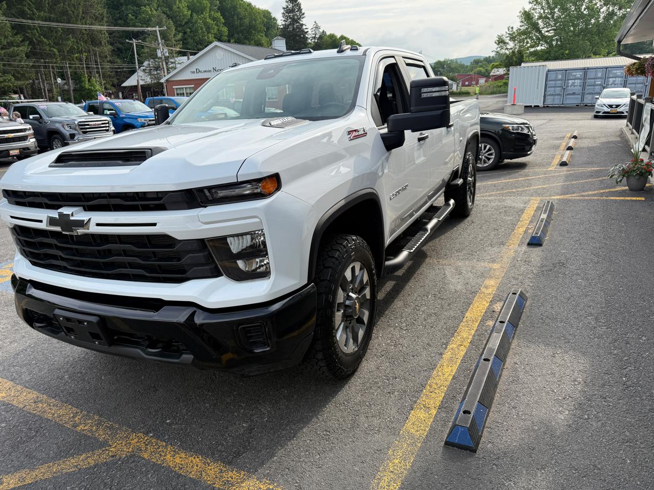 Chevrolet Silverado 2500HD Custom Crew Cab Short Box 4WD 2024
