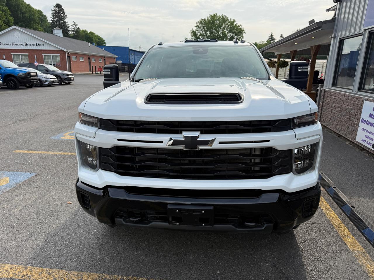 Chevrolet Silverado 2500HD Custom Crew Cab Short Box 4WD 2024