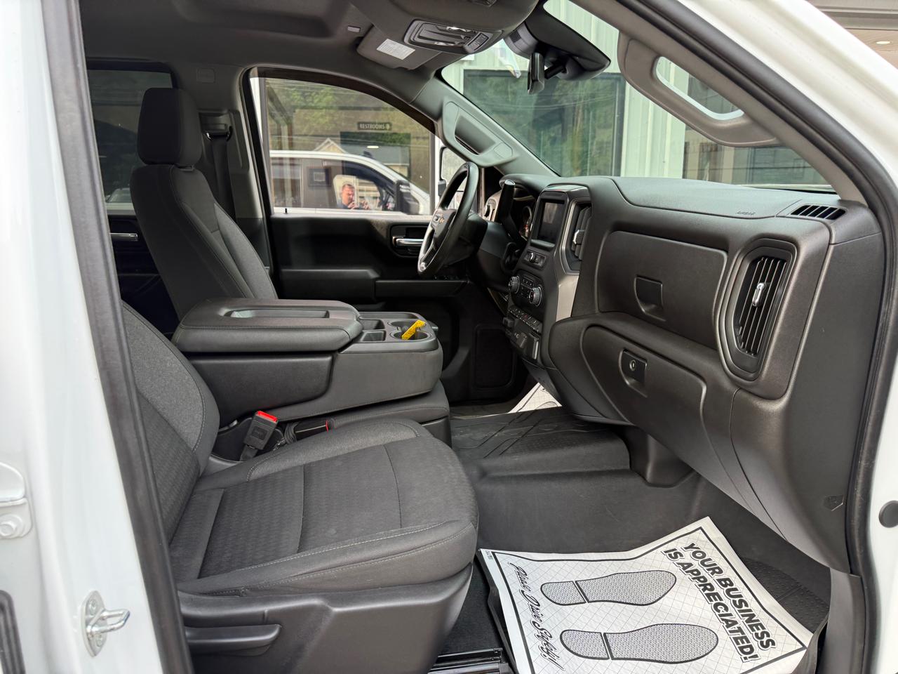 Chevrolet Silverado 2500HD Custom Crew Cab Short Box 4WD 2024